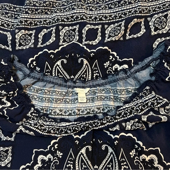 C Est 1946 Navy/White Bandanna Print Blouse w/Short Ruffled Sleeves. 18/20.‎ - Picture 4 of 6